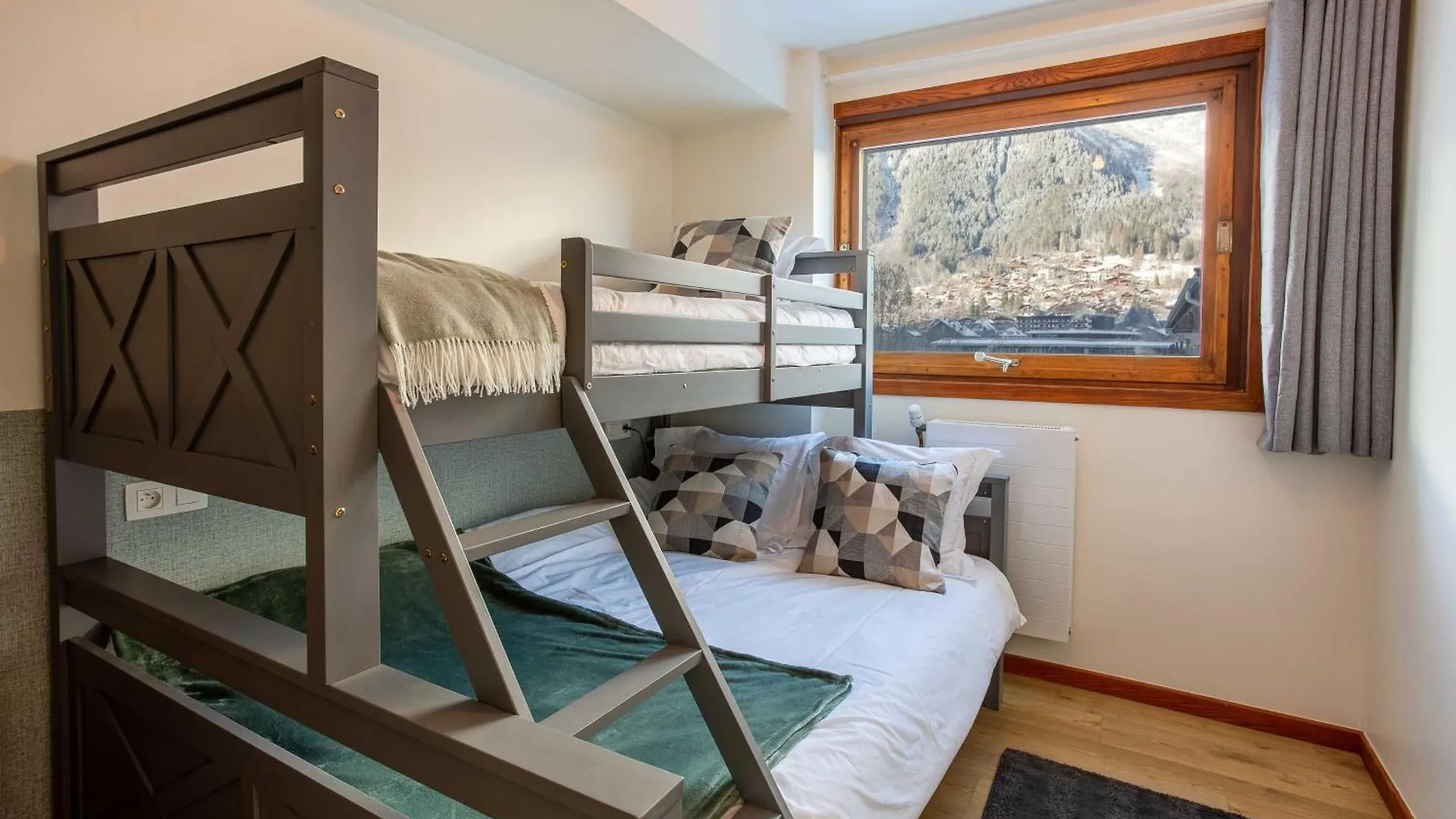 Les Trois Balcons Apartment - Chamonix All Year